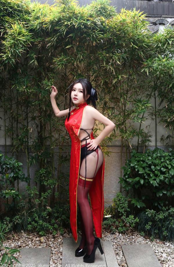    XiuRen秀人网-9834-小薯条nienie新春特辑：性感红装春丽旗袍COS，大尺度高开叉旗袍黑丝诱惑私房照第5张图片