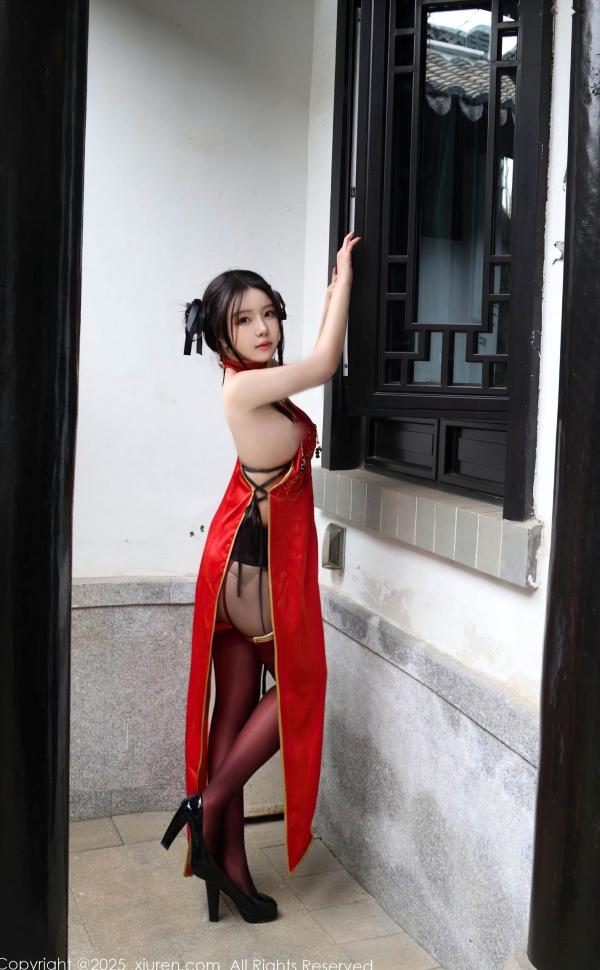    XiuRen秀人网-9834-小薯条nienie新春特辑：性感红装春丽旗袍COS，大尺度高开叉旗袍黑丝诱惑私房照第9张图片