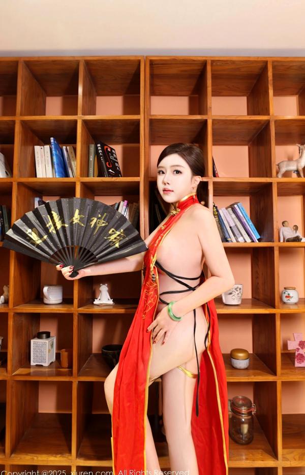    XiuRen秀人网-9834-小薯条nienie新春特辑：性感红装春丽旗袍COS，大尺度高开叉旗袍黑丝诱惑私房照第36张图片