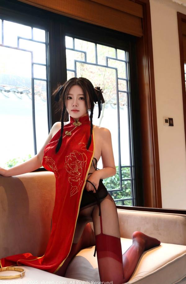    XiuRen秀人网-9834-小薯条nienie新春特辑：性感红装春丽旗袍COS，大尺度高开叉旗袍黑丝诱惑私房照第66张图片