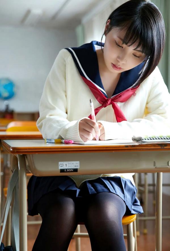    Kaoru Yasui 安位薫 - Delusion after school date 妄想放课后约会，教室主题校服写真，黑丝美腿清纯诱惑，日系少女感十足第18张图片