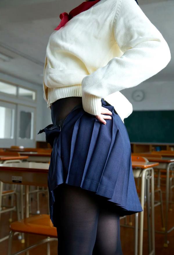    Kaoru Yasui 安位薫 - Delusion after school date 妄想放课后约会，教室主题校服写真，黑丝美腿清纯诱惑，日系少女感十足第26张图片