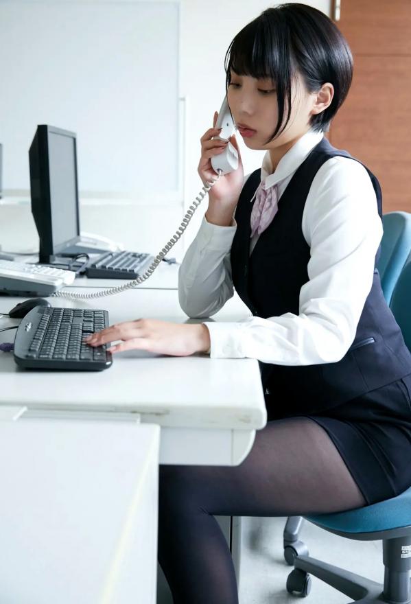    Kaoru Yasui 安位薫 - A new employee Yasui-san 新入社員的安位さん，魅力办公室OL制服诱惑，极致黑丝职场日常，娇俏佳人私房摄影第3张图片