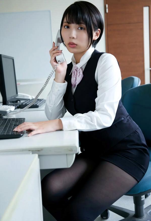    Kaoru Yasui 安位薫 - A new employee Yasui-san 新入社員的安位さん，魅力办公室OL制服诱惑，极致黑丝职场日常，娇俏佳人私房摄影第4张图片