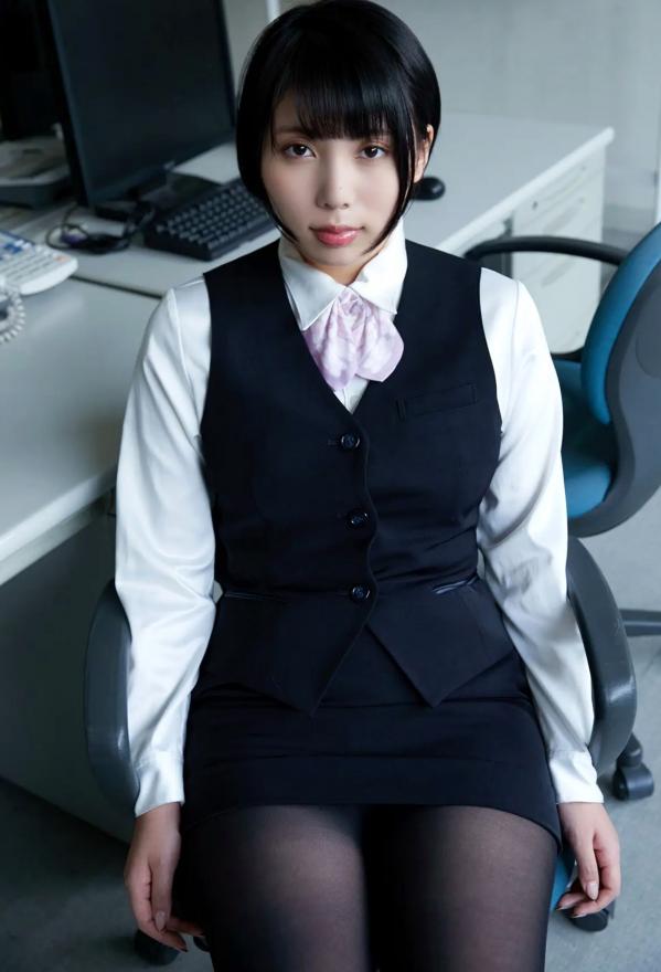    Kaoru Yasui 安位薫 - A new employee Yasui-san 新入社員的安位さん，魅力办公室OL制服诱惑，极致黑丝职场日常，娇俏佳人私房摄影第5张图片