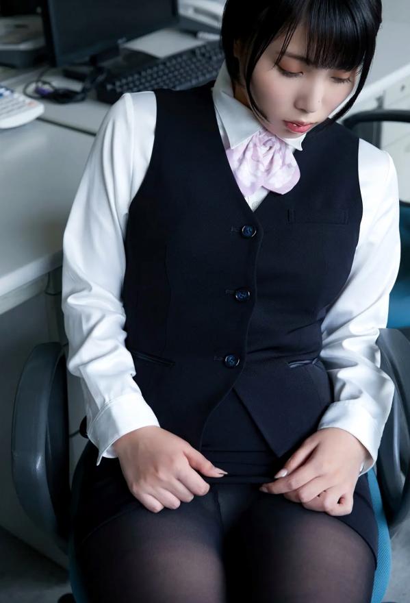    Kaoru Yasui 安位薫 - A new employee Yasui-san 新入社員的安位さん，魅力办公室OL制服诱惑，极致黑丝职场日常，娇俏佳人私房摄影第6张图片