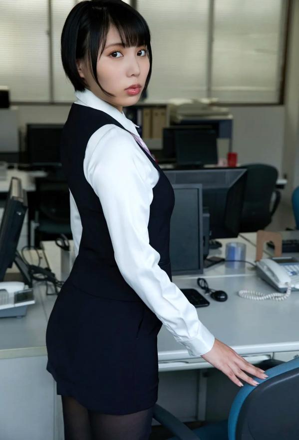    Kaoru Yasui 安位薫 - A new employee Yasui-san 新入社員的安位さん，魅力办公室OL制服诱惑，极致黑丝职场日常，娇俏佳人私房摄影第12张图片