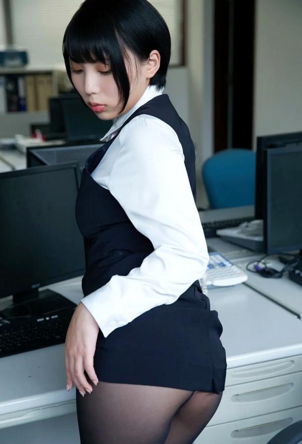    Kaoru Yasui 安位薫 - A new employee Yasui-san 新入社員的安位さん，魅力办公室OL制服诱惑，极致黑丝职场日常，娇俏佳人私房摄影第16张图片