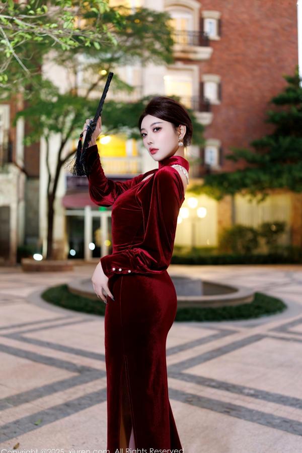    XiuRen秀人网-9831-杨晨晨Yome-暗红丝绒礼裙与改良旗袍黑丝秀-2025.01.26-无圣光大尺度第12张图片