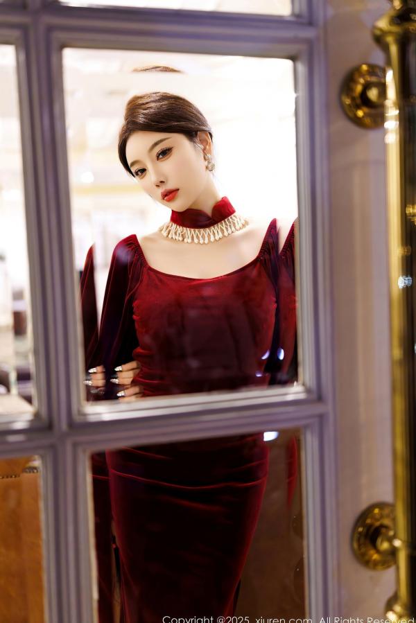    XiuRen秀人网-9831-杨晨晨Yome-暗红丝绒礼裙与改良旗袍黑丝秀-2025.01.26-无圣光大尺度第15张图片