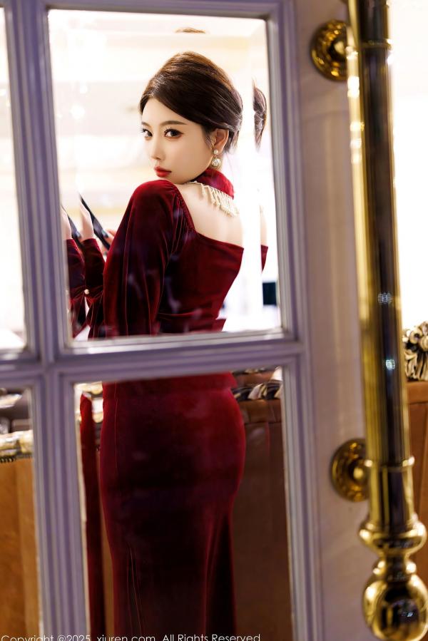    XiuRen秀人网-9831-杨晨晨Yome-暗红丝绒礼裙与改良旗袍黑丝秀-2025.01.26-无圣光大尺度第17张图片