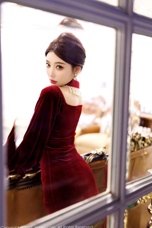    XiuRen秀人网-9831-杨晨晨Yome-暗红丝绒礼裙与改良旗袍黑丝秀-2025.01.26-无圣光大尺度第20张图片