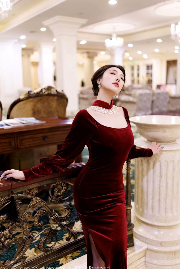    XiuRen秀人网-9831-杨晨晨Yome-暗红丝绒礼裙与改良旗袍黑丝秀-2025.01.26-无圣光大尺度第22张图片