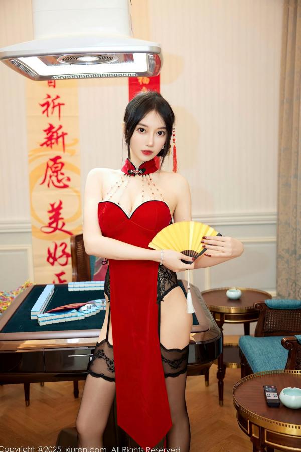    秀人网9826 玥儿玥er新春旗袍黑丝诱惑写真，大胆彩带缠绕，绝美身材引发视觉狂欢第16张图片