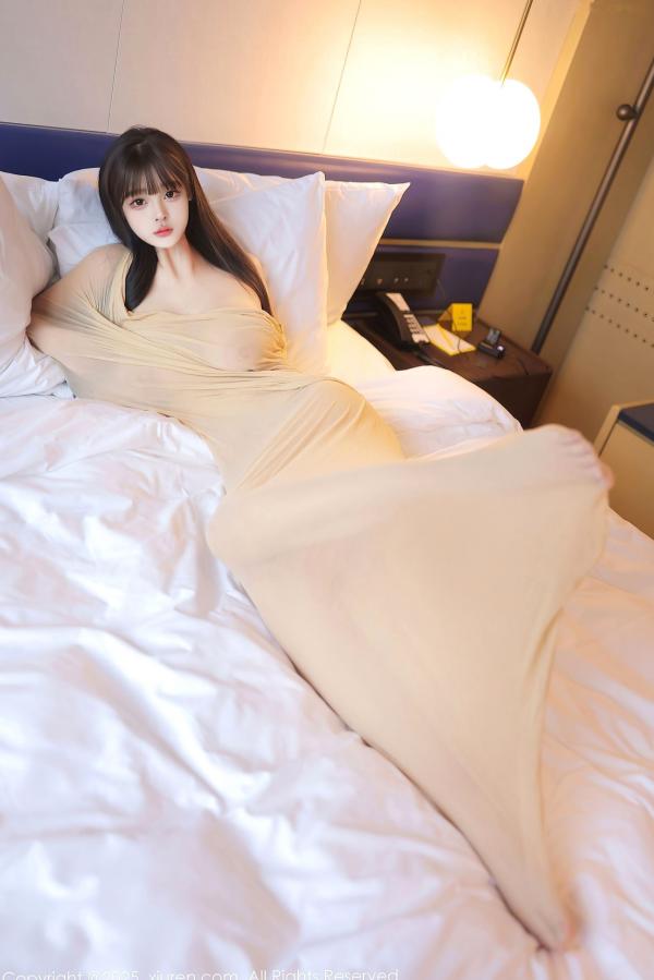    XiuRen秀人网-9825-余安安：轻透肉丝连体衣演绎极致诱惑，曼妙曲线私房摄影佳作第67张图片