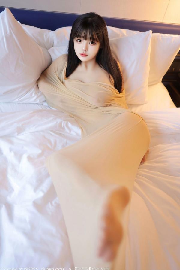    XiuRen秀人网-9825-余安安：轻透肉丝连体衣演绎极致诱惑，曼妙曲线私房摄影佳作第68张图片