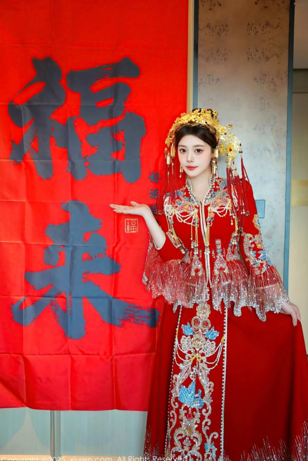    秀人网XiuRen 9823 蛋蛋宝新春特辑：华丽古风红装搭配白蕾丝，古典与现代碰撞，演绎惊艳绝伦的新春诱惑。第1张图片