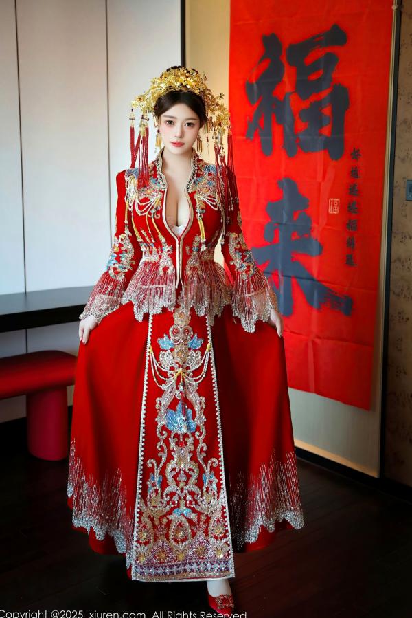    秀人网XiuRen 9823 蛋蛋宝新春特辑：华丽古风红装搭配白蕾丝，古典与现代碰撞，演绎惊艳绝伦的新春诱惑。第12张图片