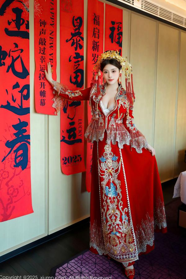    秀人网XiuRen 9823 蛋蛋宝新春特辑：华丽古风红装搭配白蕾丝，古典与现代碰撞，演绎惊艳绝伦的新春诱惑。第20张图片