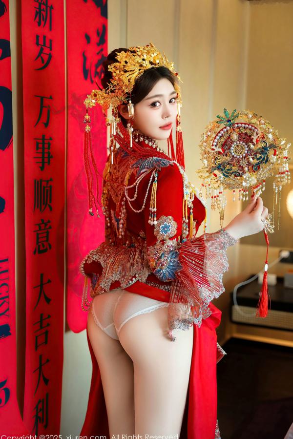    秀人网XiuRen 9823 蛋蛋宝新春特辑：华丽古风红装搭配白蕾丝，古典与现代碰撞，演绎惊艳绝伦的新春诱惑。第22张图片