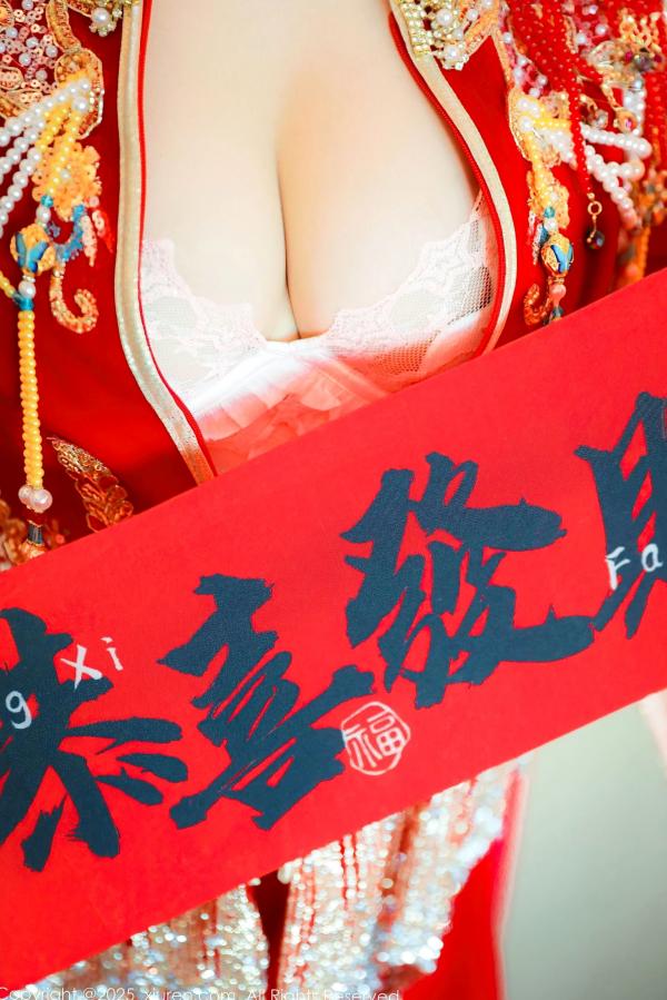    秀人网XiuRen 9823 蛋蛋宝新春特辑：华丽古风红装搭配白蕾丝，古典与现代碰撞，演绎惊艳绝伦的新春诱惑。第35张图片