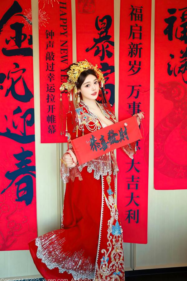    秀人网XiuRen 9823 蛋蛋宝新春特辑：华丽古风红装搭配白蕾丝，古典与现代碰撞，演绎惊艳绝伦的新春诱惑。第36张图片