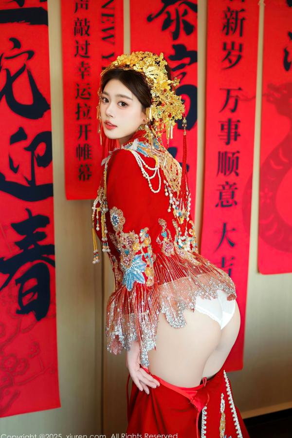    秀人网XiuRen 9823 蛋蛋宝新春特辑：华丽古风红装搭配白蕾丝，古典与现代碰撞，演绎惊艳绝伦的新春诱惑。第41张图片