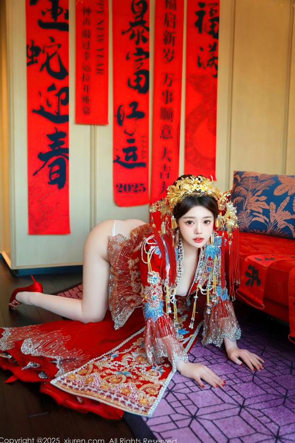    秀人网XiuRen 9823 蛋蛋宝新春特辑：华丽古风红装搭配白蕾丝，古典与现代碰撞，演绎惊艳绝伦的新春诱惑。第47张图片
