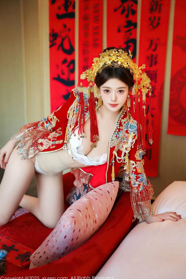    秀人网XiuRen 9823 蛋蛋宝新春特辑：华丽古风红装搭配白蕾丝，古典与现代碰撞，演绎惊艳绝伦的新春诱惑。第52张图片