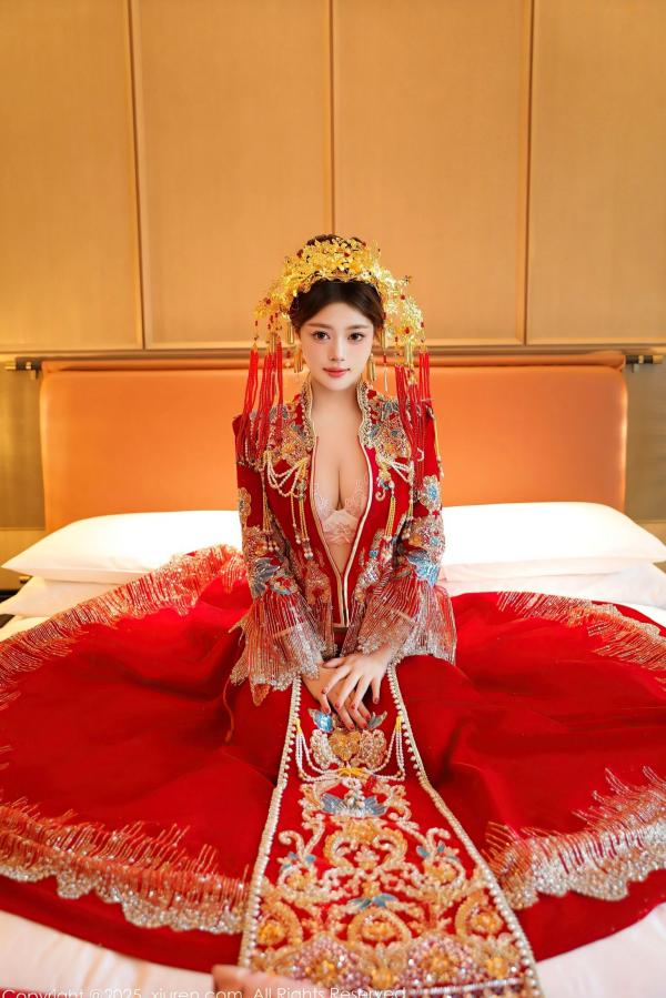    秀人网XiuRen 9823 蛋蛋宝新春特辑：华丽古风红装搭配白蕾丝，古典与现代碰撞，演绎惊艳绝伦的新春诱惑。第57张图片
