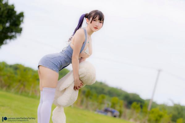    Fantasy-Factory 小丁Ding 元气牛仔背带短裤私房写真，童颜巨乳清新户外甜美诱惑-2022.10第5张图片