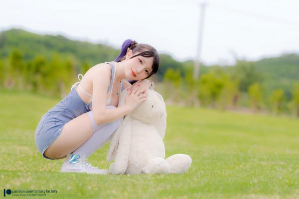    Fantasy-Factory 小丁Ding 元气牛仔背带短裤私房写真，童颜巨乳清新户外甜美诱惑-2022.10第6张图片