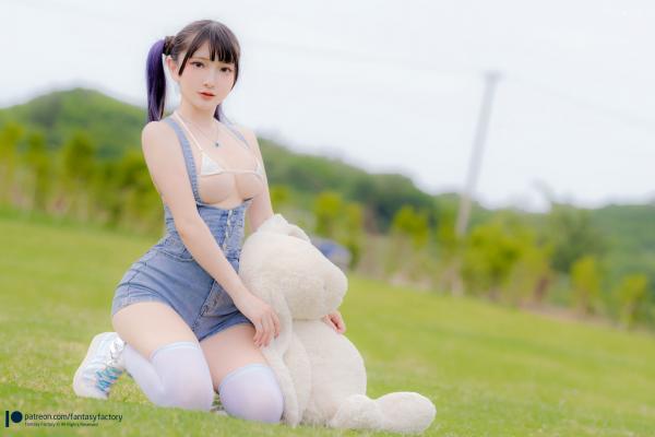    Fantasy-Factory 小丁Ding 元气牛仔背带短裤私房写真，童颜巨乳清新户外甜美诱惑-2022.10第7张图片