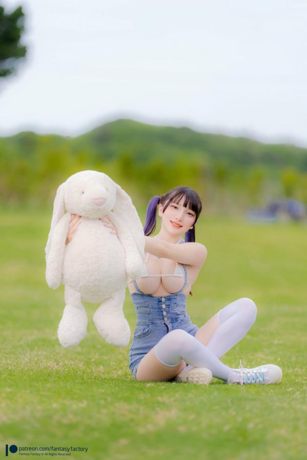    Fantasy-Factory 小丁Ding 元气牛仔背带短裤私房写真，童颜巨乳清新户外甜美诱惑-2022.10第13张图片