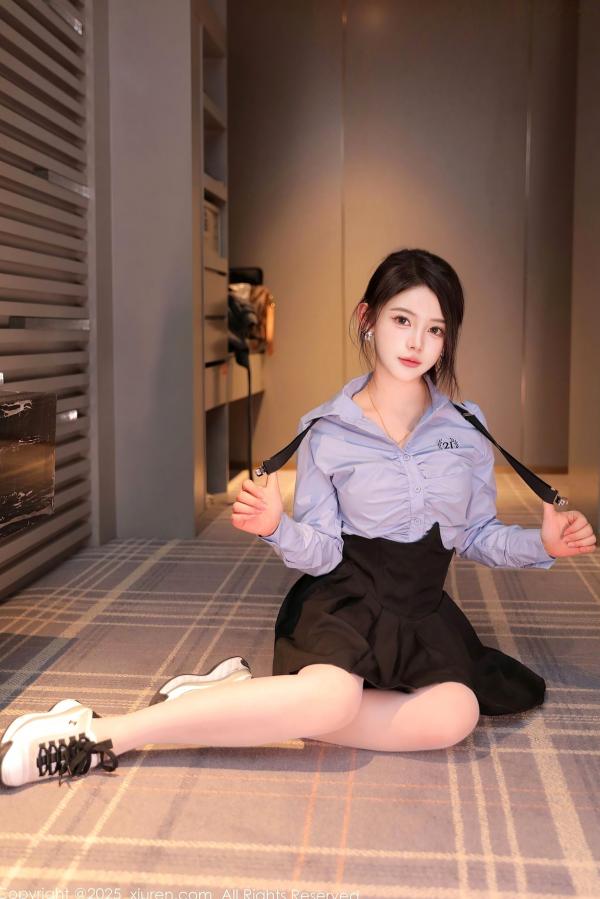    XiuRen秀人网-9819-爱酱里-蓝衬衫黑色百褶裙白丝萝莉少女爆乳-2025.01.25第13张图片