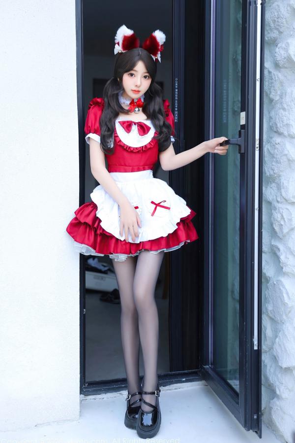    XiuRen秀人网-9814-桃妖夭：新春红火诱惑，红色女仆短裙与性感内衣私房大片，黑丝美腿与绝美身材，节日氛围下的极致视觉盛宴 (2025.01.24)第11张图片