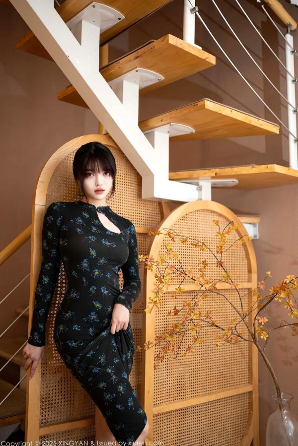    XingYan星颜社-339-白露lulu-经典黑色印花紧身裙与柔亮肉色丝袜私房照，极品诱惑美腿大片-2025.04.23第2张图片