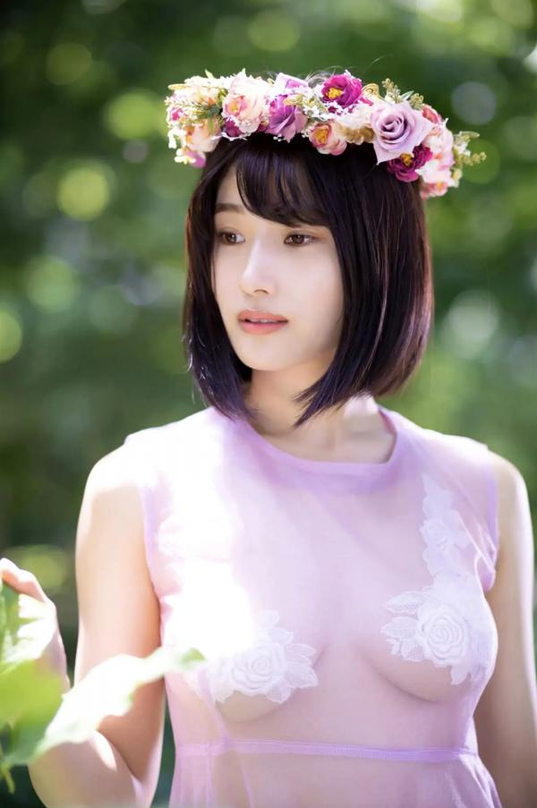    2023超大型新人浅海ゆづき写真集：清纯花环造型与私房泳池美臀诱惑，未公开限定放送！第2张图片