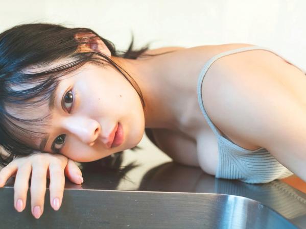    ＃ババババンビ近藤沙瑛子「Pure purple」FRIDAY写真集，居家湿身内衣与清纯泳装，展现极致纯欲性感美态第49张图片