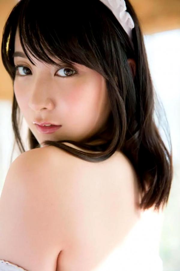    Shiori Konno 紺野栞 - Together with Shiori 栞と一緒：制服诱惑与职场写真的极致魅力，童颜巨乳的撩人瞬间第40张图片