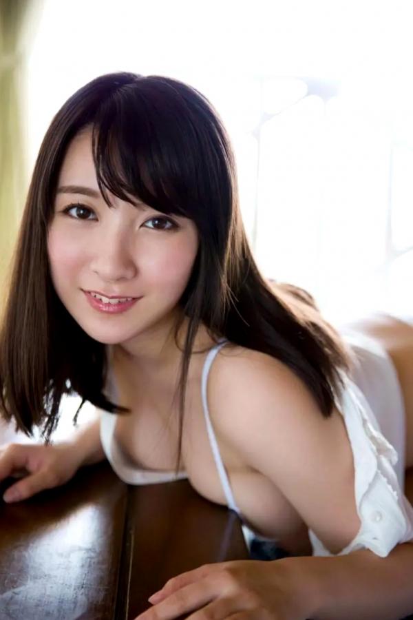    Shiori Konno 紺野栞 - Together with Shiori 栞と一緒：制服诱惑与职场写真的极致魅力，童颜巨乳的撩人瞬间第49张图片