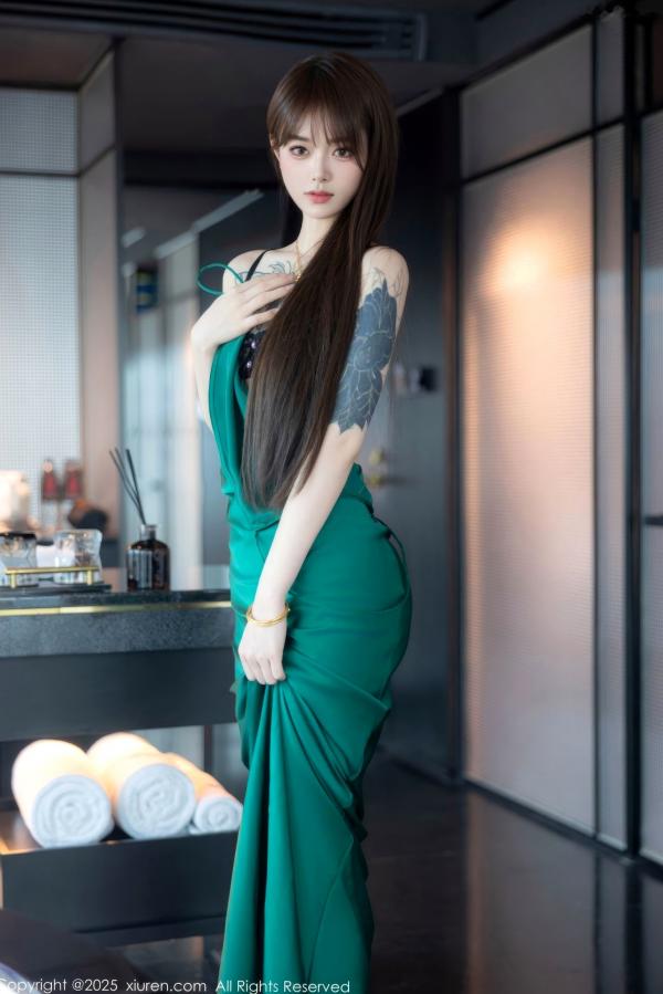    XiuRen秀人网-9803-奶瓶-精致纹身少女私房写真，性感黑色蕾丝内衣诱惑，展现极致冷艳气质第18张图片