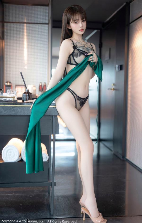    XiuRen秀人网-9803-奶瓶-精致纹身少女私房写真，性感黑色蕾丝内衣诱惑，展现极致冷艳气质第35张图片