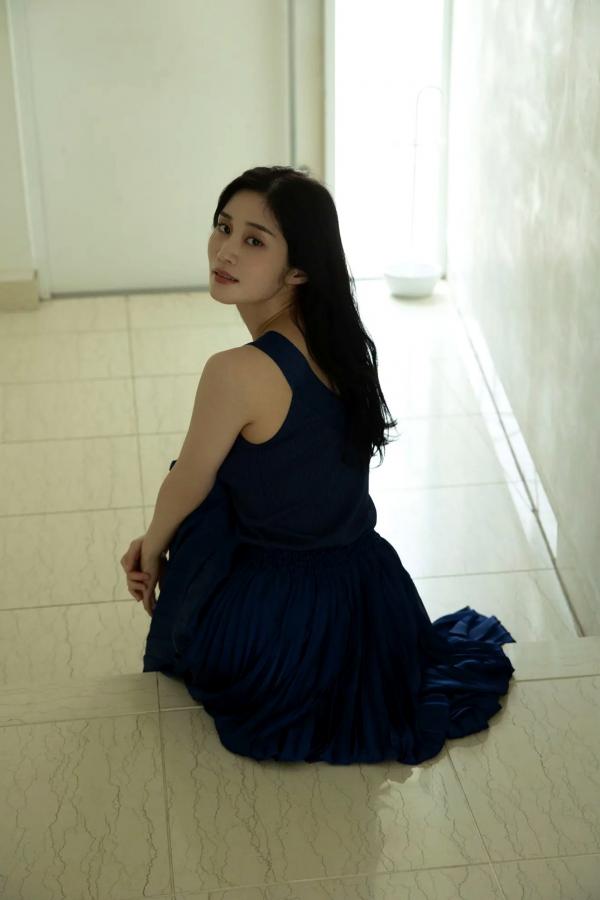    Rin Takahashi 高橋凛 - Ideal body 理想ノカラダ，室内私房居家写真，性感曲线蓝裙红内衣尽显诱惑第3张图片