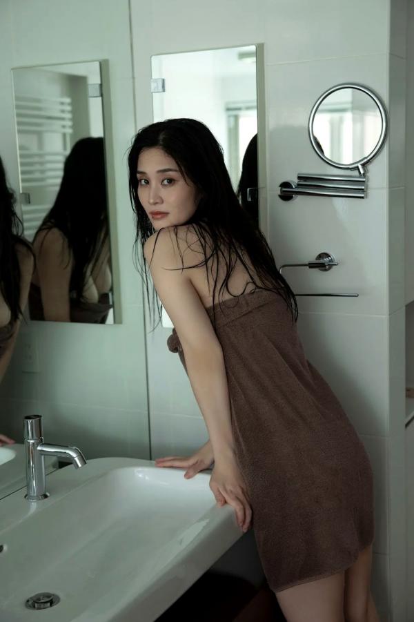    Rin Takahashi 高橋凛 - Ideal body 理想ノカラダ，室内私房居家写真，性感曲线蓝裙红内衣尽显诱惑第87张图片