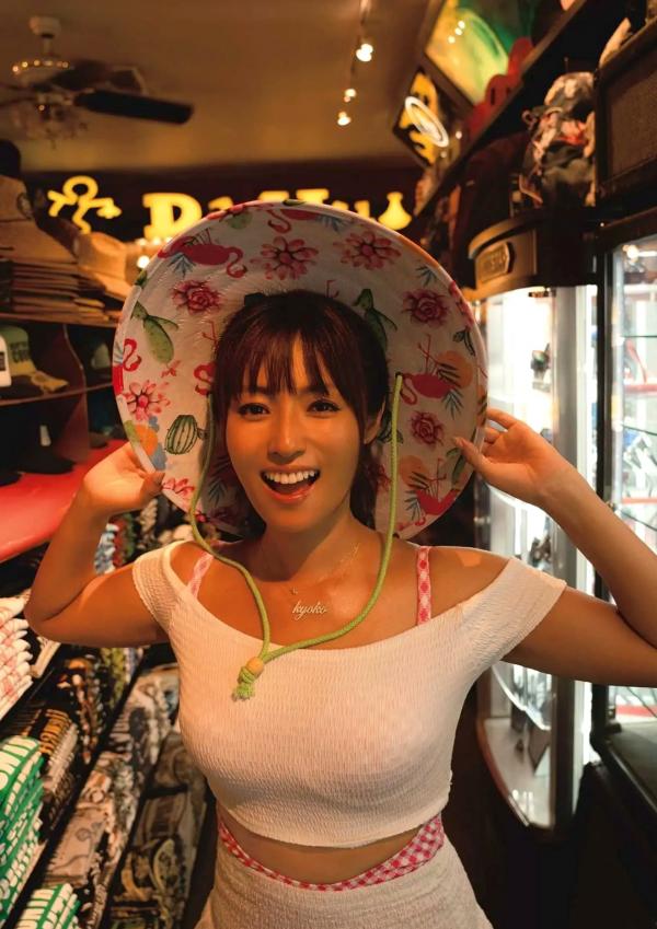    Kyoko Fukada 深田恭子 - Brand new me 极致写真，演绎黑白时尚与唯美居家风，优越身材尽显女神魅力第47张图片