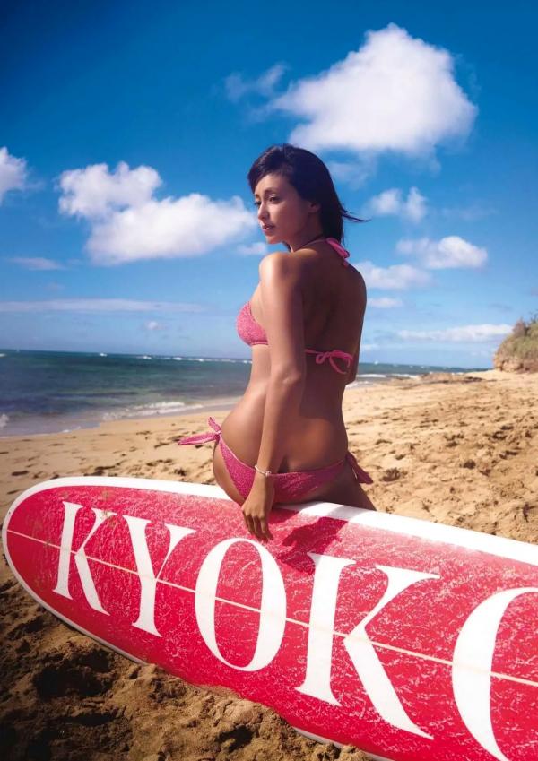    Kyoko Fukada 深田恭子 - Brand new me 极致写真，演绎黑白时尚与唯美居家风，优越身材尽显女神魅力第82张图片