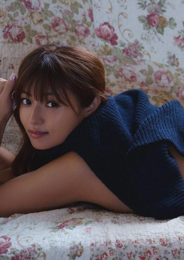    Kyoko Fukada 深田恭子 - Brand new me 极致写真，演绎黑白时尚与唯美居家风，优越身材尽显女神魅力第114张图片