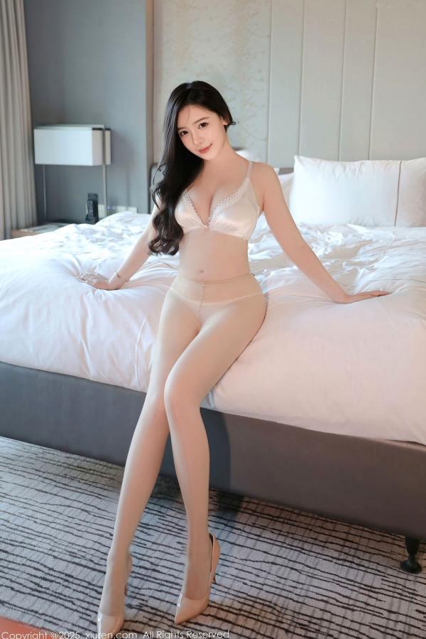    【秀人网】希雅sia - 淡蓝吊带紧身裙白蕾丝内衣私房照集锦，极致曼妙曲线尽显诱惑风情！第56张图片