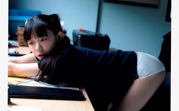    Marina Nagasawa 長澤茉里奈Pocchi 2写真：居家弹唱、比基尼诱惑与孔雀森林精灵风第71张图片